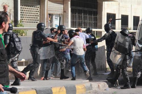 الأمن يفض اعتصام السفارة العراقية بالقوة
