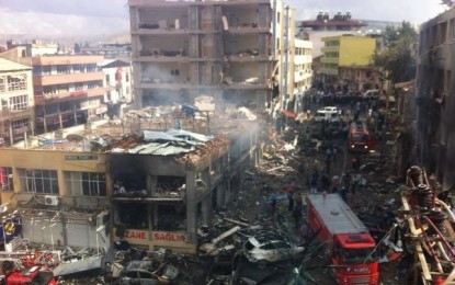 أوغلو: تفجيرات الريحانية تحمل بصمات منفذي بانياس السورية