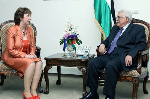 عباس يؤكد لأشتون حرصه على انجاح الجهود الأمريكية لاستئناف المفاوضات