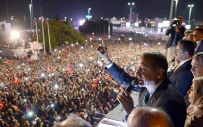 أردوغان يطلب من انصاره الاستعداد للتظاهر