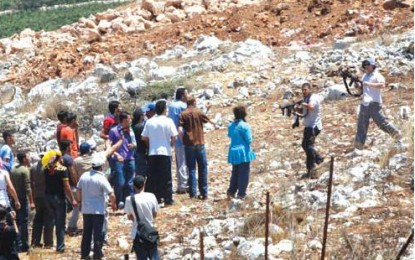 مستوطنون إسرائيليون يعتدون على مقدسيين بباب الأسباط في القدس