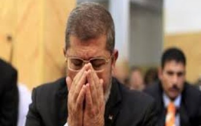 بلاغ يتهم مرسي بالاستيلاء على المال العام