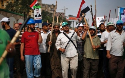 الإخوان يعطون أوامر بتنظيم 50 مسيرة مؤيدة لمرسي