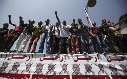 معارضو الرئيس المصري يحاولون اقتحام المقر العام للاخوان المسلمين بمنطقة المقطم بمصر