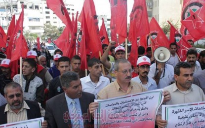 الديمقراطية تنظم اعتصاماً جماهيرياً بغزة رفضاً لتقليصات الأونروا