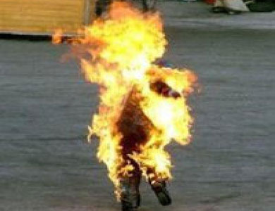 شاب تونسي يضرم النار في جسده على طريقة البوعزيزي