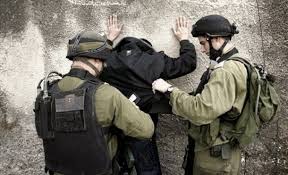 جيش الاحتلال يعتقل 10 فلسطنيين بالضفة الغربية