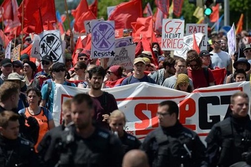 خروج آلاف المتظاهرين ضد  قمة الدول الصناعية الـ7 الكبرى في المانيا