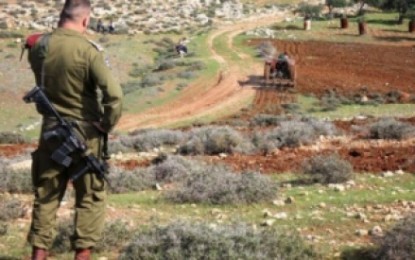 الاحتلال الاسرائيلي يشرع بتسييج 300 دونم من أراضي يعبد
