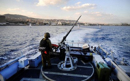 الاحتلال يستهدف قوارب الصيادين وسط القطاع