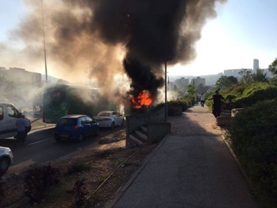 القدس.. إصابة 20 شخصاً في انفجار بحافلة إسرائيلية