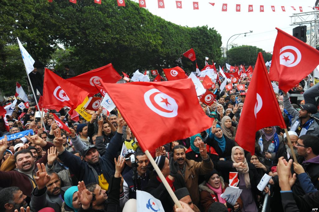 بالتزامن مع الذكرى السادسة للثورة التونسية.. مؤشرات متباينة لمسار «المصاعب والأمل»!