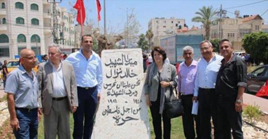 الجبهة الديمقراطية تندد بقيام قوات الاحتلال بإزالة نصب الشهيد خالد نزال