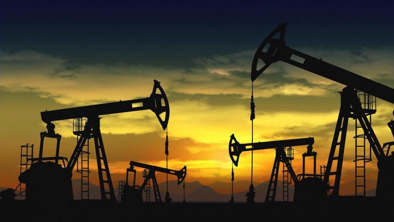 النفط يتراجع بعد تغطية قيود كورونا بالصين على مخاوف بشأن الإنتاج الأميركي