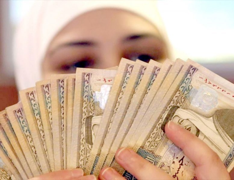 البشير: تدني الرواتب سبب رئيسي في الأزمات المالية