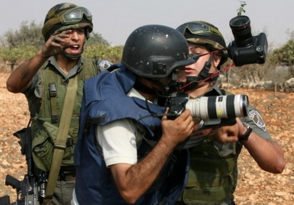 اعتداءات يومية للاحتلال الصهيوني  بحق الصحفيين الفلسطينيين