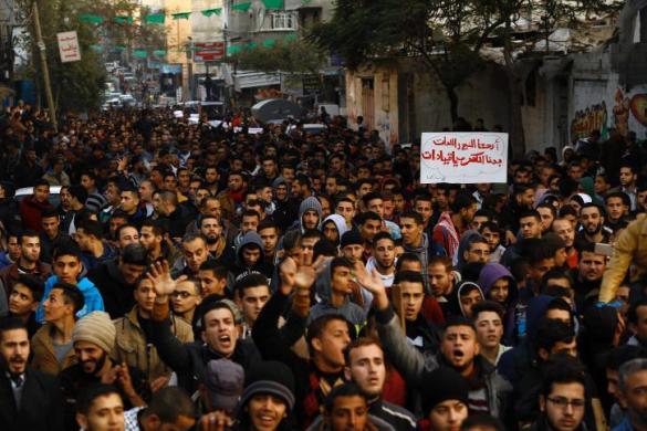 مظاهرات أمام منزل «إسماعيل هنية» في غزة بسبب الكهرباء