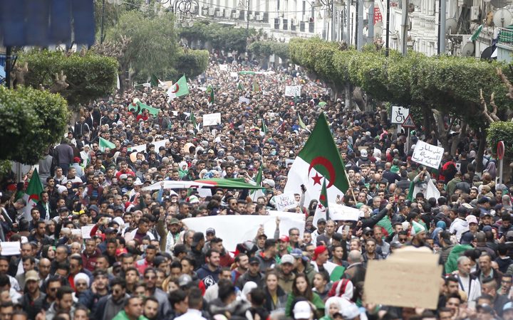 محاصرة الجزائر واستهدافها