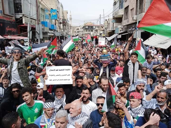 مسيرة شعبية حاشدة في عمان دعا لها ائتلاف الاحزاب القومية واليسارية تحت شعار طرد السفير الصهيوني والغاء اتفاقية وادي عربة