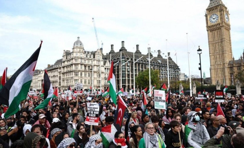 عريضة بريطانية لطرد سفيرة الاحتلال تجمع 80 ألف توقيع في يوم واحد
